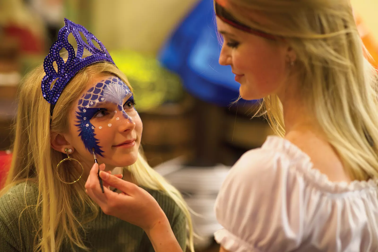 girl getting mermaid makeover during Join the Crew